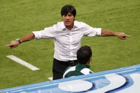Německý trenér Joachim Löw byl proti Rakousku vykázán na tribunu.