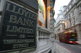 Stát investuje do HBOS a Lloyds TBS 17 miliard liber.