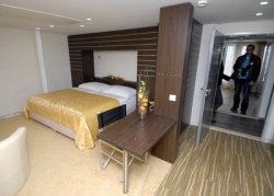 Čtyřhvězdičkový hotel nabízí stylové ubytování v kajutách.