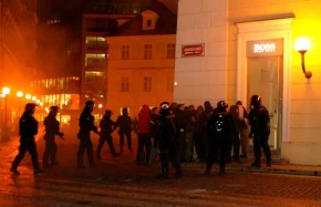 Zadržení anarchisté na Jungmannově náměstí