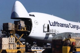 Lufthansa Cargo přepravila loni o šest procent méně zboží.