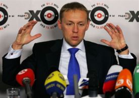Andrej Lugovoj na tiskové konferenci Andrej Lugovoj na tiskové konferenci