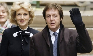 Madonna si pr&yacute; najala pr&aacute;vničku Paula McCartneyho.