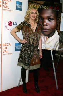 Madonna se sv&yacute;m filmem v Cannes.