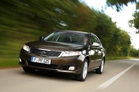 Kia Magentis působí po faceliftu jako moderní auto střední třídy.
