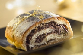 Mezi tradiční vánoční speciality Polska patří makowiec.