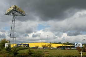 Makro roz&scaron;iřuje s&iacute;ť prodejen.