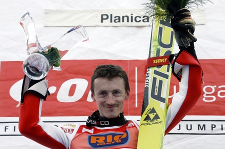 Adam Malysz se raduje z dalšího triumfu