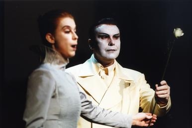 Štefan Margita (vpravo) v pražské inscenaci Osudu z roku 2005.