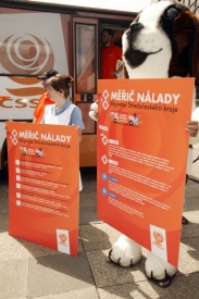 Maskoty Rathovy ambulance jsou bernardýn Čenda a pohledné sestřičky.