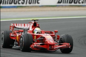 Felipe Massa zv&iacute;tězil ve Velk&eacute; ceně Francie.
