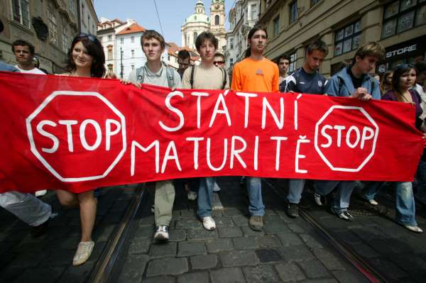 Státní maturita má mezi středoškoláky mnoho odpůrců.