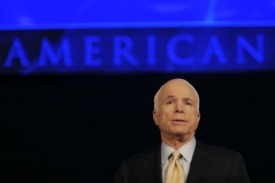 McCain. Ještě stále může porazit Obamu.
