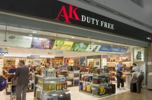 Výtržník měl zřejmě nakoupeno již z duty free shopu...