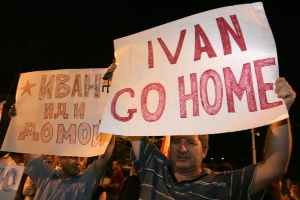 &quot;Jdi domů Ivane,&quot; žádají gruzínští demonstranti.