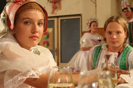 Tereza Voříšková a Kryštof Hádek během natáčení filmu.