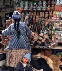 Poblíž kostela San Francisco, v ulicích Santa Cruz a Linares je tzv. Mercado de hechiceria, trh čarodějnic