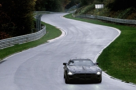 Testování SLS probíhá pochopitelně i na legendární Nordschleife.