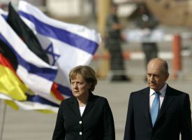 Angela Merkelová a její izraelský protějšek Ehud Olmert. Angela Merkelová a její izraelský protějšek Ehud Olmert.