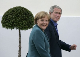 Angela a George. Úsměvy na braniborském zámku.