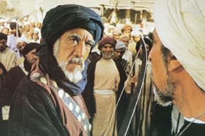 Anthony Quinn hrál v prvním snímku Mohamedova strýce. Anthony Quinn hrál v prvním snímku Mohamedova strýce.