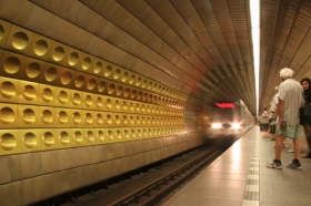 Internet a metro se sbližují.