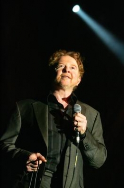 Zpěvák Simply Red Mick Hucknall.