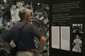 Památník Jad Vašem s portrérem Pia XII.