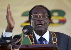 Mugabe do (ne)zaslouženého důchodu. Nad křeslem prezidenta otazník.