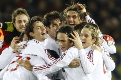 Radost milánských fotbalistů. Radost milánských fotbalistů.