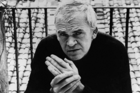 Kundera obvinění založená na dobovém policejním záznamu popřel.