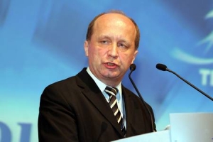 Vůdce konzervativců a expremi&eacute;r Andrus Kubililus je favoritem voleb.