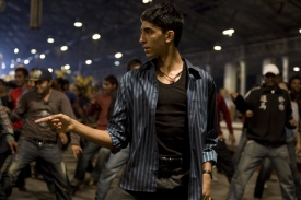 Slumdog Millionaire. Příběh o chlapci, který málem zbohatl.