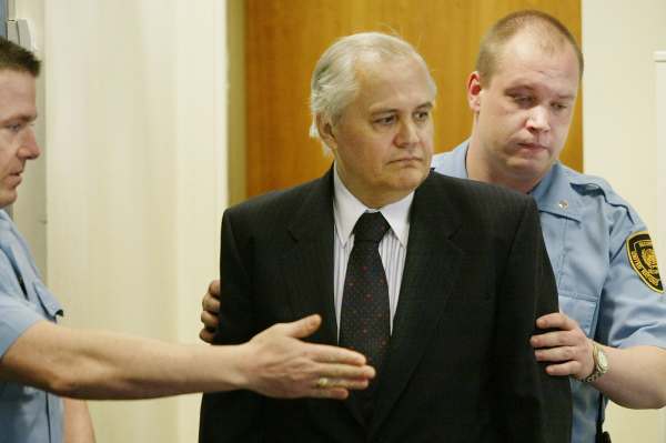Bývalého srbského prezidenta Milutinoviče zprostil tribunál viny.