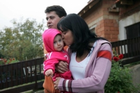 Libor Brož a Jaroslava Trojanová s malou Nikolkou.