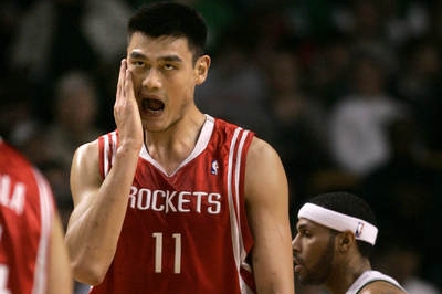 Čínský basketbalista v dresu Houstonu Jao Ming. Čínský basketbalista v dresu Houstonu Jao Ming.