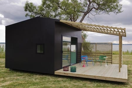 Mini House lze složit ve dvou lidech za jediný víkend.