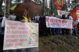 Demonstranti proti radaru chtějí zachovat Brdy.