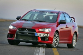 Nový Lancer Evolution má oproti svému předchůdci o 39 procent tužší karoserii. A vypadá o 73 procent lépe.