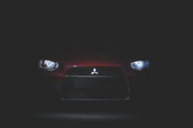 Nové Mitsubishi bude mít podobně agresivní příď, jako model nižší střední třídy Lancer.