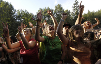 Návštěvníci trutnovského festivalu.