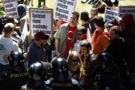 Mladí sociální demokraté při střetu s policií
