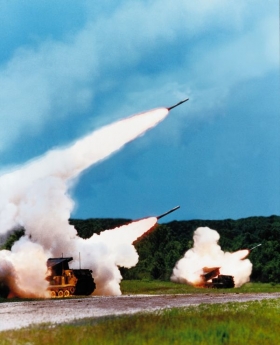 Americk&yacute; raketomet MLRS.