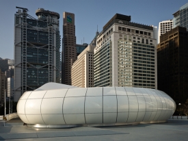 Mobile Art Exhibit navrhla Zaha Hadid pro Chanel.