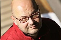 Hru řežíruje Vladimír Morávek