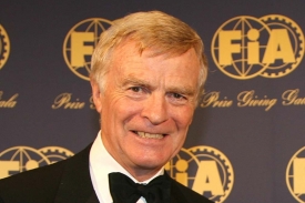Max Mosley, &scaron;&eacute;f Mezin&aacute;rodn&iacute; automobilov&eacute; asociace.
