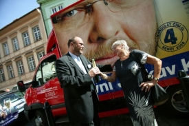 Vlastimil Ježek, kampaň Ježkovy voči a Kamila Moučková.