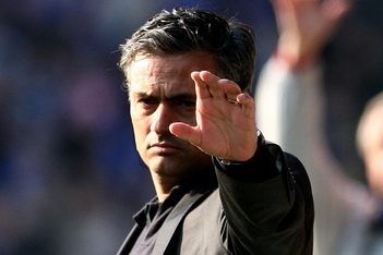 Takto by se mohl v létě loučit trenér Mourinho s Chelsea