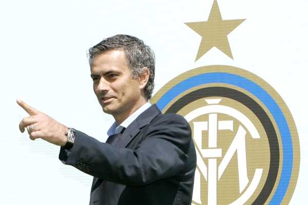 José Mourinho při jmenování do funkce trenéra Interu Milán José Mourinho při jmenování do funkce trenéra Interu Milán