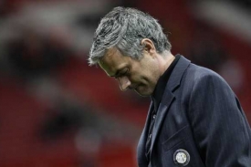 Nad trenérem Mourinhem se stahují mračna.